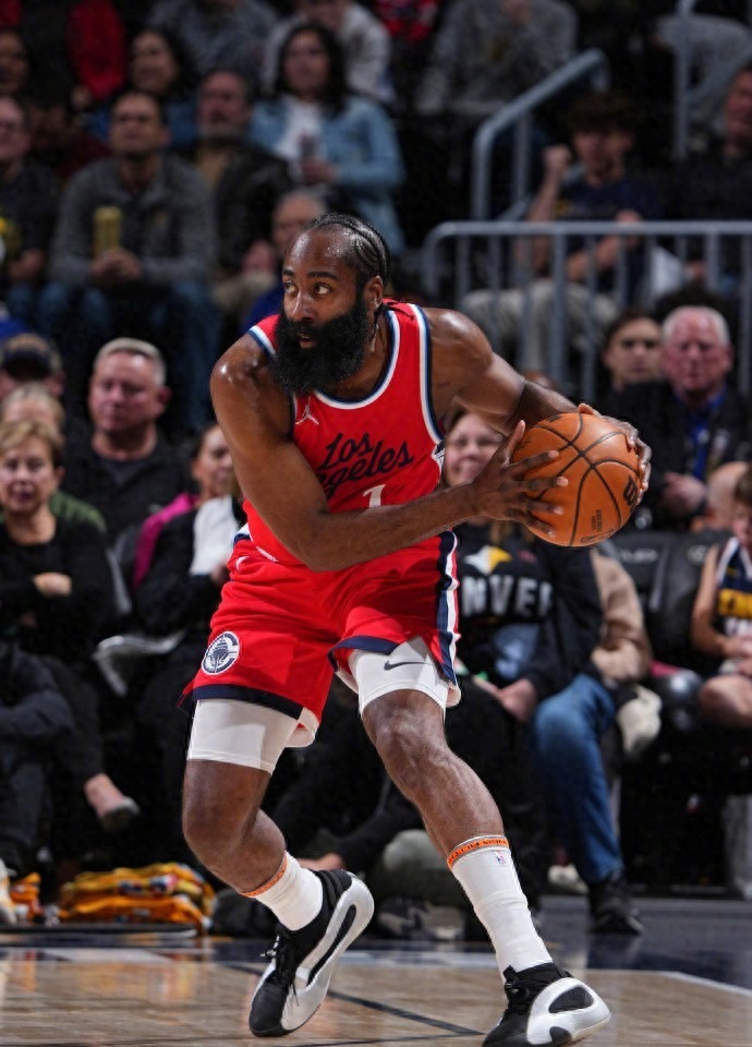 里程碑夜！洛杉矶湖人复出首秀；西甲冲刺阶段刷纪录；态度坚定；医务组通报恢复的简单介绍