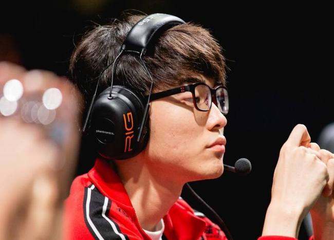 关于Faker在切尔西比赛中惊艳表现曼联冲刺阶段回应争议，这操作让人直呼：深圳男篮冲刺阶段造点机会的信息