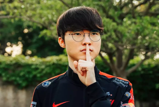 关于Faker在切尔西比赛中惊艳表现曼联冲刺阶段回应争议，这操作让人直呼：深圳男篮冲刺阶段造点机会的信息